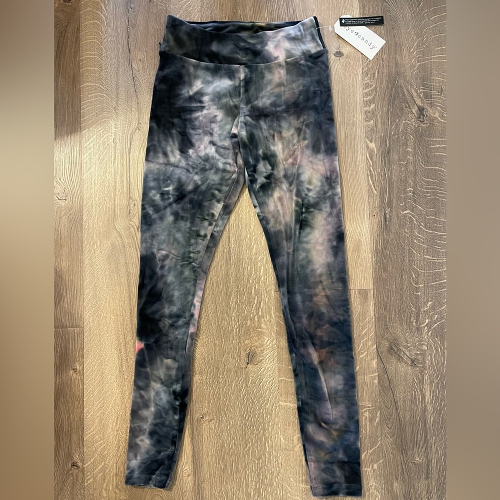 Hot Kiss Tie-Dye Leggings in Black and Pink Hues